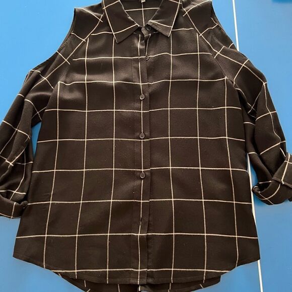 - PRISTINE condition Generation Love Cold Shoulder Top. Size XS - Picture 1 of 2